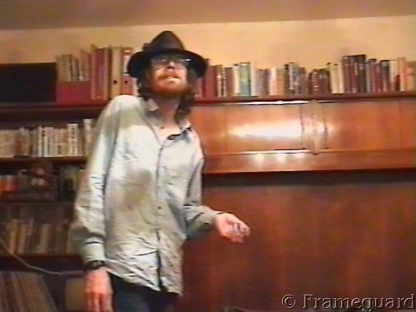 Georg beim Karaoke 1.jpg